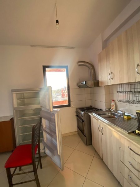 Tirane, jepet me qera apartament 1+1 , 350 € (Yzberisht)