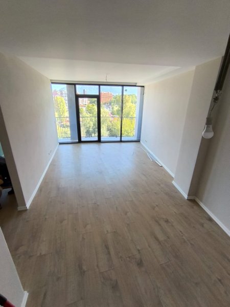 Tirane, jepet me qera apartament 2+1+Aneks+Ballkon Kati 3, 125 m² 2.000 € (Rruga Kristo Luarasi)