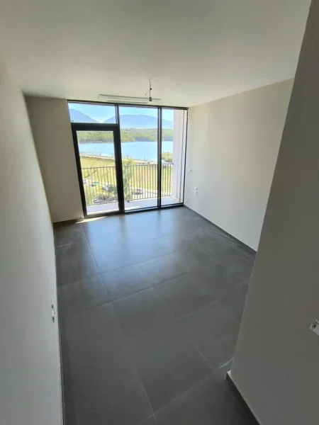 Tirane, jepet me qera apartament 2+1+Aneks+Ballkon Kati 3, 125 m² 2.000 € (Rruga Kristo Luarasi)