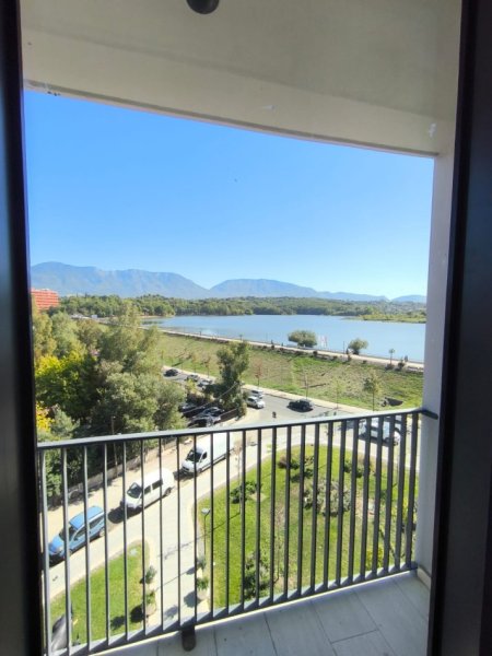 Tirane, jepet me qera apartament 2+1+Aneks+Ballkon Kati 3, 125 m² 2.000 € (Rruga Kristo Luarasi)