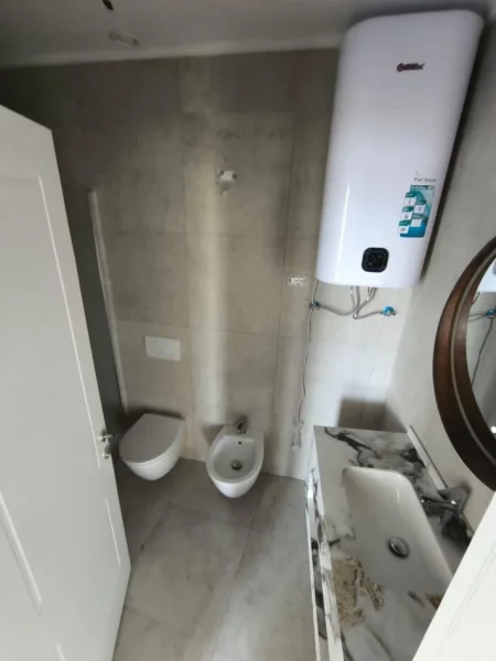 Tirane, jepet me qera apartament 2+1+Aneks+Ballkon Kati 3, 125 m² 2.000 € (Rruga Kristo Luarasi)