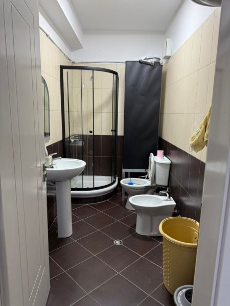 Tirane, jepet me qera apartament 2+1 , 120 m² 500 € (Astir (Mbrapa OSLO))