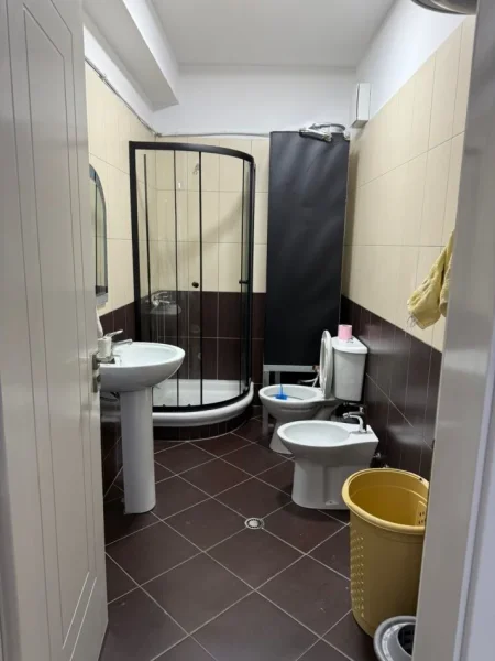 Tirane, jepet me qera apartament 2+1 , 120 m² 500 € (Astir (Mbrapa OSLO))
