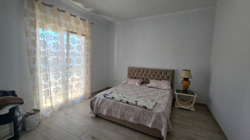 Tirane, jepet me qera apartament 2+1+Ballkon Kati 3, 100 m²