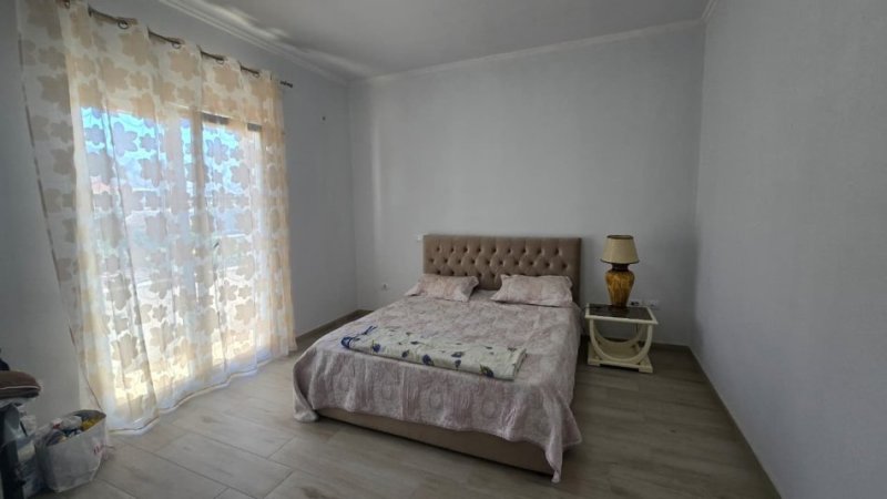 Tirane, jepet me qera apartament 2+1+Ballkon Kati 3, 100 m²