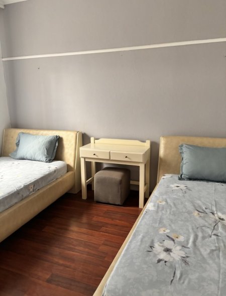 Tirane, jepet me qera Vile 2+1+Ballkon Kati 3, 90 m² 550 € (Rruga 5 Maj, perballe shkolles “Tirana Jonë”)