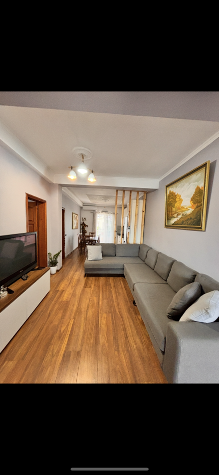 Tirane, jepet me qera Vile 2+1+Ballkon Kati 3, 90 m² 550 € (Rruga 5 Maj, perballe shkolles “Tirana Jonë”)