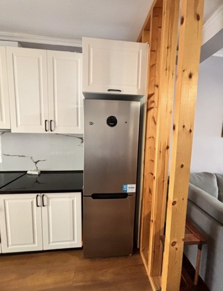 Tirane, jepet me qera Vile 2+1+Ballkon Kati 3, 90 m² 550 € (Rruga 5 Maj, perballe shkolles “Tirana Jonë”)