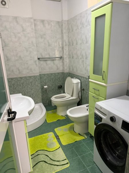 Tirane, jepet me qera apartament 1+1 Kati 5, 72 m² 550 mije leke  (Perball shkolles Andon Zako Cajupi)