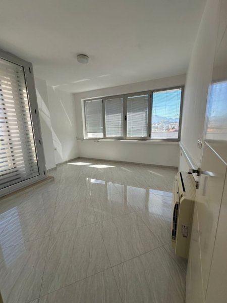 Tirane, jepet me qera  ambient biznesi Kati 4, 135.6 m² 1.500 € (Ne qender te Tiranes)