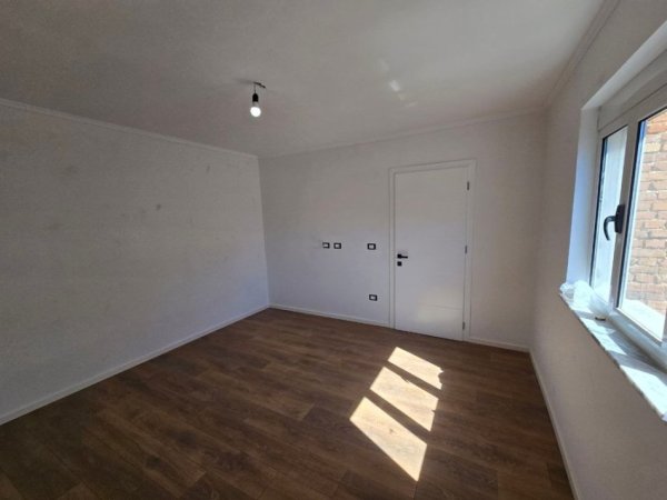 Tirane, shitet apartament duplex 2+1 Kati 4, 77 m² 155.000 € 
