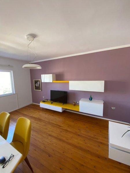 Tirane, jepet me qera apartament 2+1 Kati 4, 110 m² 700 € (Rruga e Kosovareve)