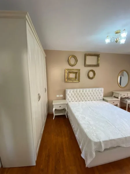 Tirane, jepet me qera apartament 2+1 Kati 4, 110 m² 700 € (Rruga e Kosovareve)