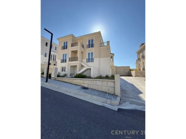 Tirane, shitet Vile 2 Katshe Kati 2, 1.421 m² 1.400.000 € 
