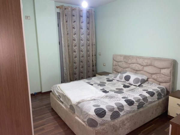 Tirane, jepet me qera apartament 1+1+Ballkon Kati 3, 70 m² 500 € (Liqeni i Thate)