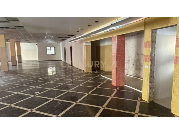 Tirane, shitet ambjent biznesi Kati 1, 996 m² 1.650.000 € 