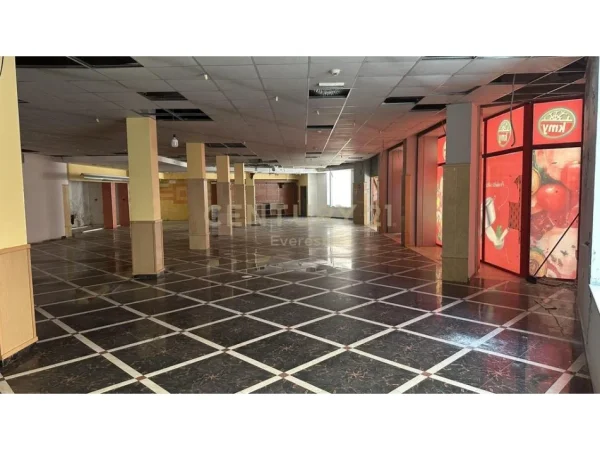 Tirane, shitet ambjent biznesi Kati 1, 996 m² 1.650.000 € 