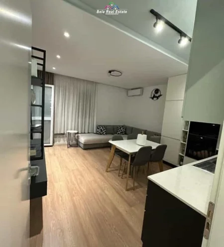 Tirane, jepet me qera apartament 1+1+Ballkon Kati 6, 60 m² 600 € (5 maji)