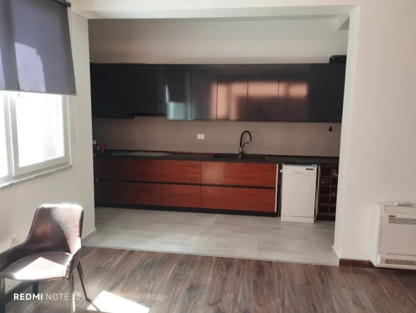 Tirane, shes apartament 3+1+Aneks+Ballkon Kati 8, 146 m² 255.000 € (Rruga Bedri Karapici)