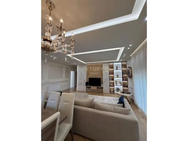 Tirane, shitet apartament+verande | Penthouse 3+1 Kati 3, 210 m² 445.000 € 