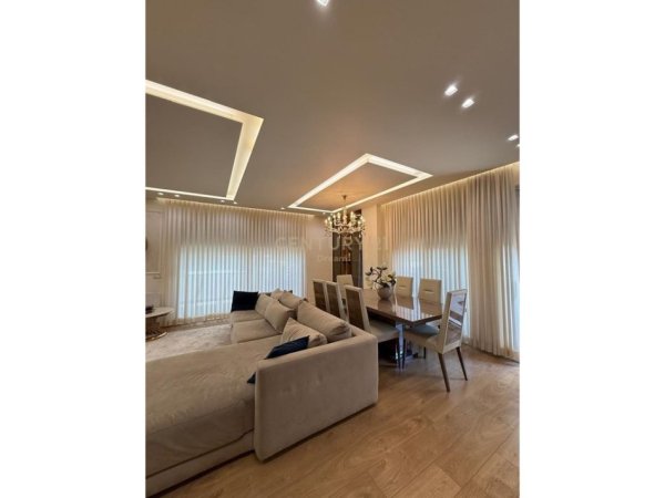 Tirane, shitet apartament+verande | Penthouse 3+1 Kati 3, 210 m² 445.000 € 