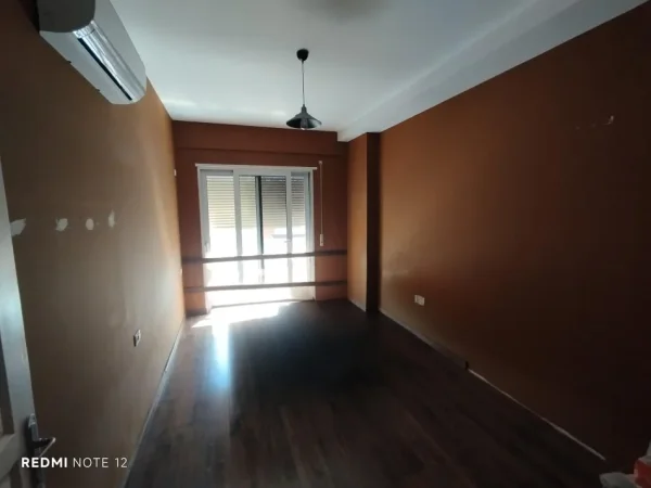 Tirane, shes apartament 3+1+Aneks+Ballkon Kati 8, 146 m² 255.000 € (Rruga Bedri Karapici)