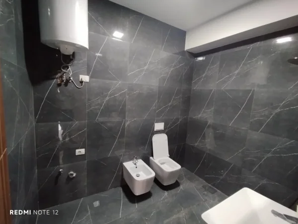 Tirane, shes apartament 3+1+Aneks+Ballkon Kati 8, 146 m² 255.000 € (Rruga Bedri Karapici)