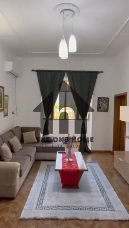 Tirane, jepet me qera apartament 1+1+Ballkon Kati 4, 70 m² 600 € (Blloku)