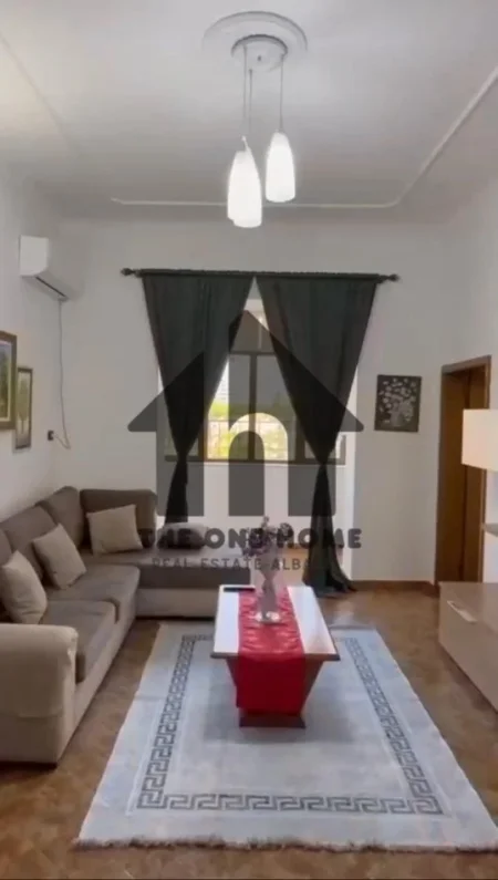 Tirane, jepet me qera apartament 1+1+Ballkon Kati 4, 70 m² 600 € (Blloku)