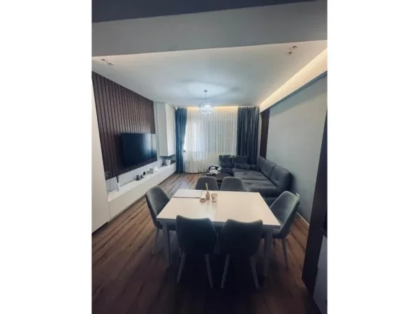 Tirane, shitet apartament 3+1 Kati 3, 109 m² 240.000 € 