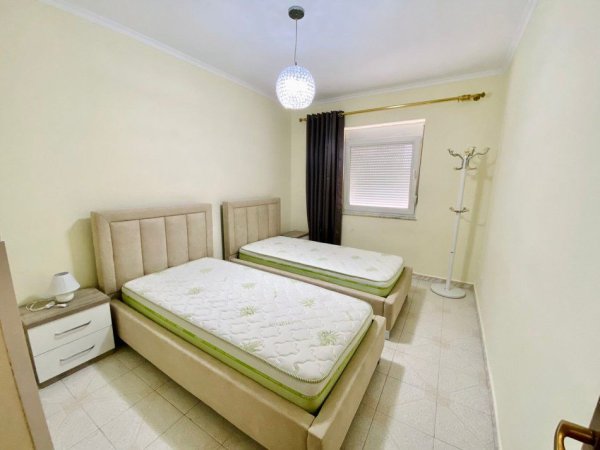 Tirane, jepet me qera apartament 2+1+Ballkon Kati 2, 70 m² 700 € (QENDER)