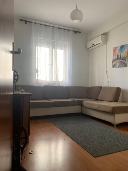 Tirane, jepet me qera apartament 1+1 , 550 € (komuna e parisit)
