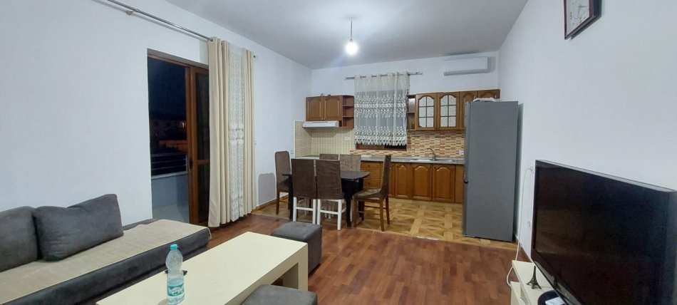 Tirane, jepet me qera apartament 2+1+Ballkon Kati 3, 120 m² 500 € (5 Maji)