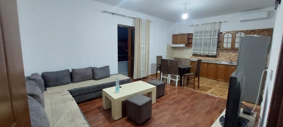 Tirane, jepet me qera apartament 2+1+Ballkon Kati 3, 120 m² 500 € (5 Maji)