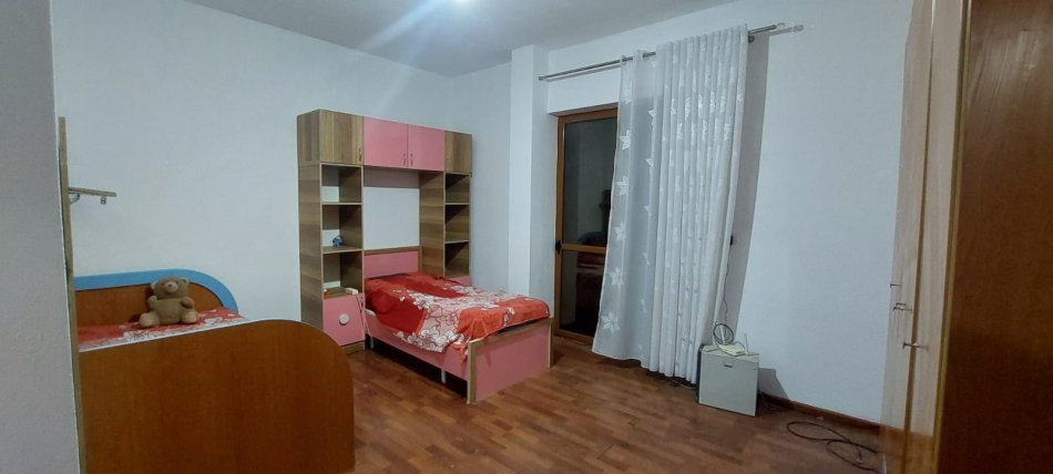 Tirane, jepet me qera apartament 2+1+Ballkon Kati 3, 120 m² 500 € (5 Maji)