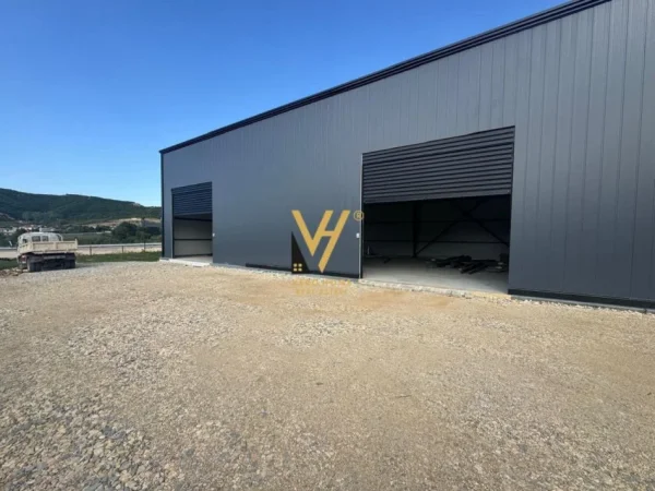 Tirane, jepet me qera magazine Kati 0, 200 m² 1.400 € (RRUGA E ARBRIT)