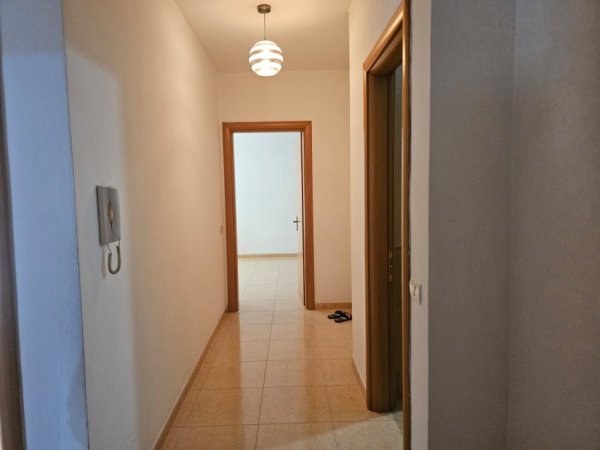 Tirane, jepet me qera apartament 2+1 Kati 3, 100 m² 500 € 