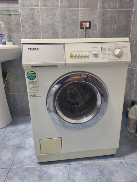 Tirane, shes Lavatrice Shitet Lavatrice Miele Novotronic W822 gjermane 7kg cmimi 14 000 lek
