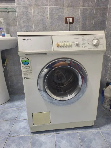 Tirane, shes Lavatrice Shitet Lavatrice Miele Novotronic W822 gjermane 7kg cmimi 14 000 lek