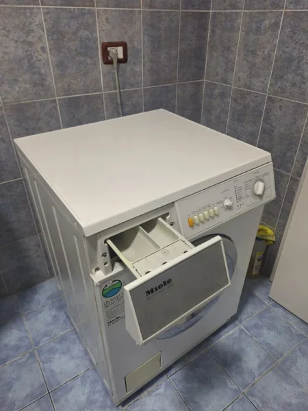 Tirane, shes Lavatrice Shitet Lavatrice Miele Novotronic W822 gjermane 7kg cmimi 14 000 lek