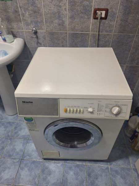 Tirane, shes Lavatrice Shitet Lavatrice Miele Novotronic W822 gjermane 7kg cmimi 14 000 lek