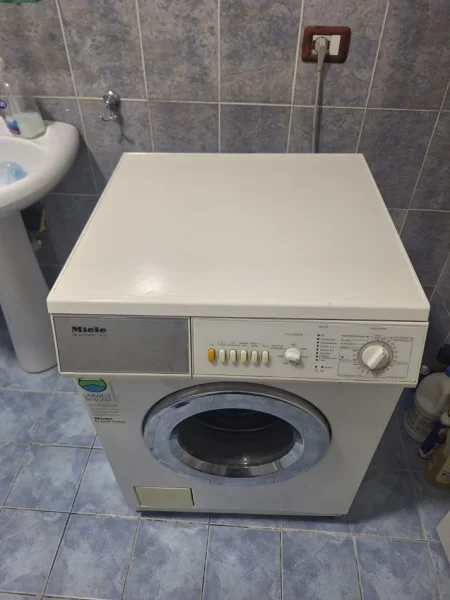 Tirane, shes Lavatrice Shitet Lavatrice Miele Novotronic W822 gjermane 7kg cmimi 14 000 lek