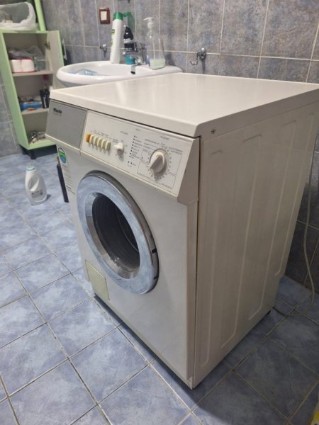 Tirane, shes Lavatrice Shitet Lavatrice Miele Novotronic W822 gjermane 7kg cmimi 14 000 lek
