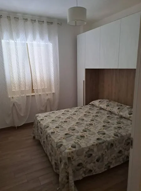 Tirane, jepet me qera apartament 2+1 Kati 2, 110 m² 1.100 € (LIQENI ARTIFICIAL)