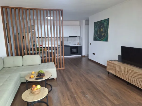 Tirane, shes apartament 2+1+Ballkon Kati 5, 120 m² 192.000 € (Rruga Eshref Frasheri)