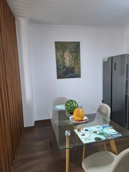 Tirane, shes apartament 2+1+Ballkon Kati 5, 120 m² 192.000 € (Rruga Eshref Frasheri)