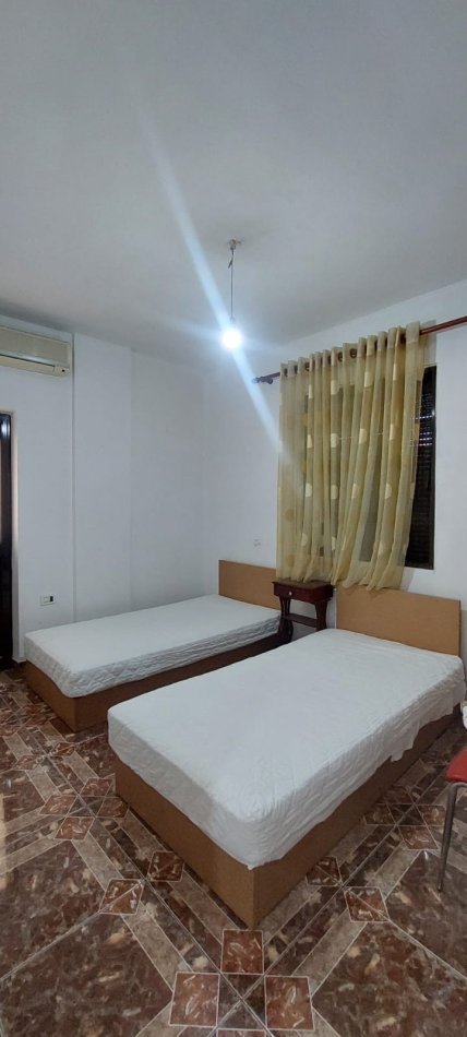 Tirane, jepet me qera apartament 3+1 Kati 4, 120 m² 650 € (Rruga 5 Maji)