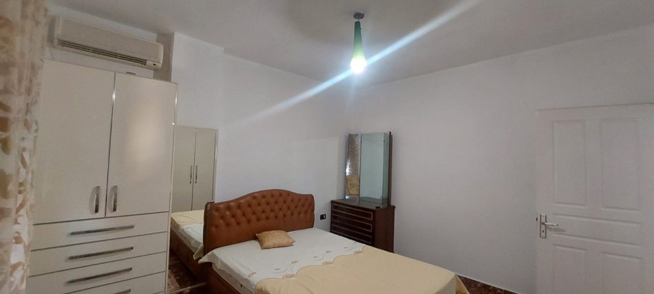 Tirane, jepet me qera apartament 3+1 Kati 4, 120 m² 650 € (Rruga 5 Maji)