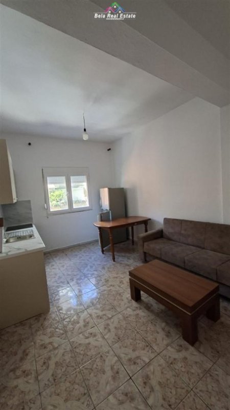 Tirane, jepet me qera Vile 1+1+Ballkon Kati 3, 90 m² 515 € (21 dhjetori)