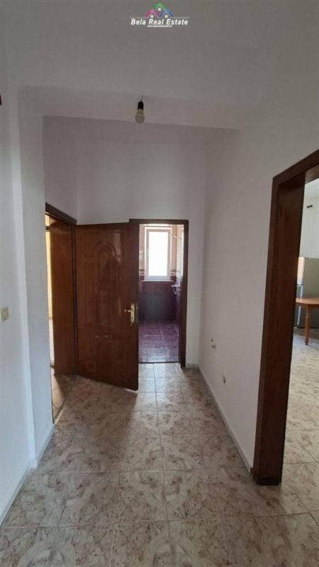 Tirane, jepet me qera Vile 1+1+Ballkon Kati 3, 90 m² 515 € (21 dhjetori)